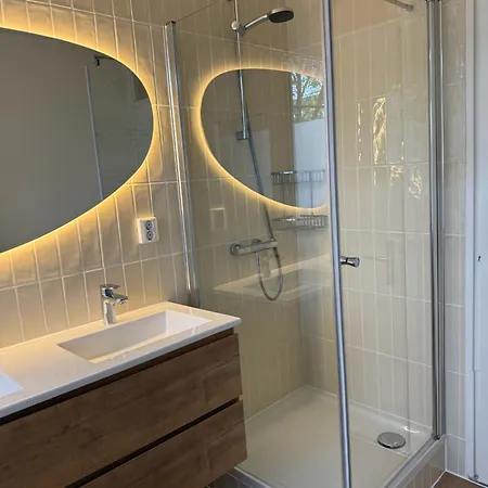 Cozy Modern Flat 15m From Canals *