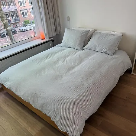Cozy Modern Flat 15m From Canals