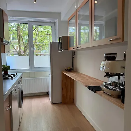 Cozy Modern Flat 15m From Canals